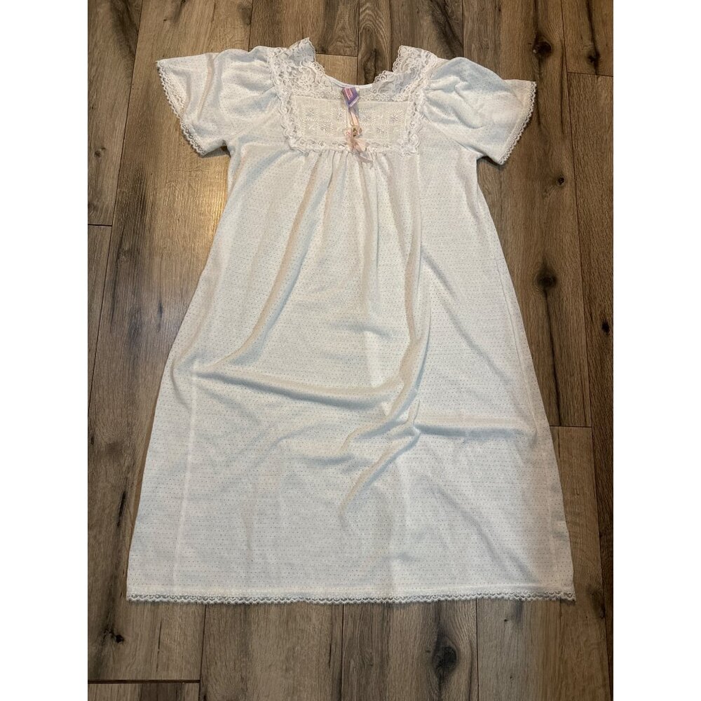 Vintage Beth Micheals Lingerie White Lace Nightgown With Floral Lace Embroidery